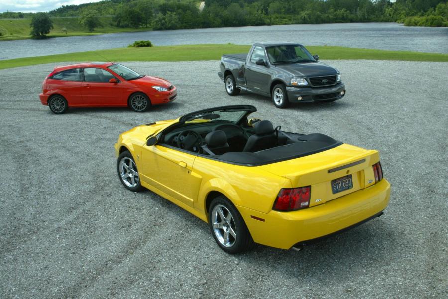  Ford Mustang SVT Cobra 2003 года  (фото 17 из 61)